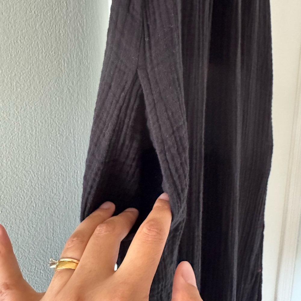 XiRENA Black Sleeveless Maxi Dress with Ruffled Neck - Picture 6 of 12